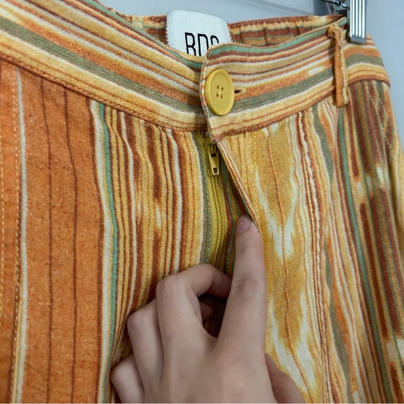 Urban Outfitters BDG Rae Linen Printed Cargo Pant In Orange Multi - Picture 9 of 9